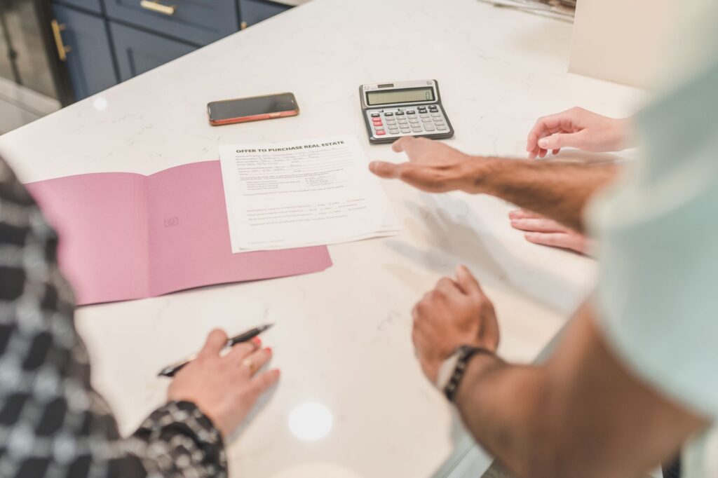 Calculator showing MCA renewal repayment calculation next to contract