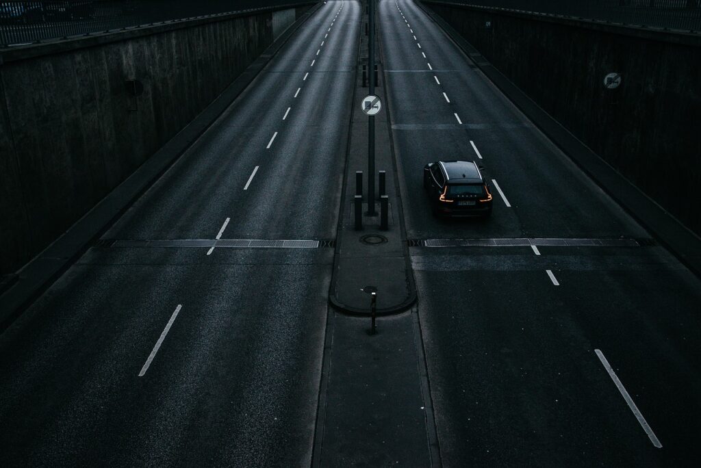 Cars lined up at a busy car wash tunnel in summer