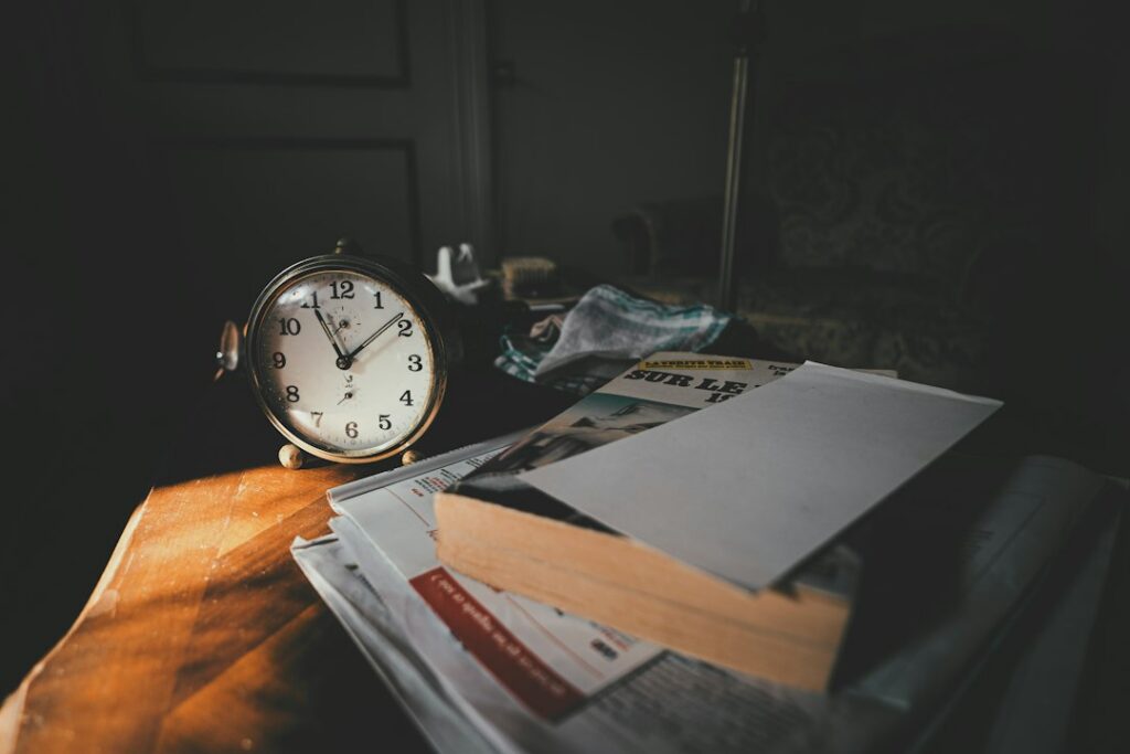 Desk calendar and clock next to bills, representing a countdown before default